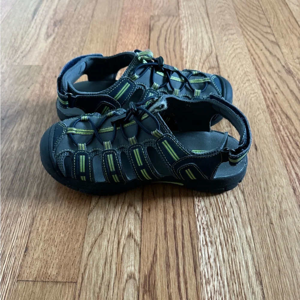 Kids Khombu  Closed Toe Sandals